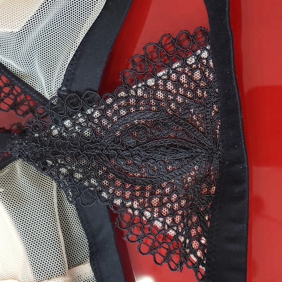 VICTORIA'S SECRET BRALETTE - Picture 6 of 8